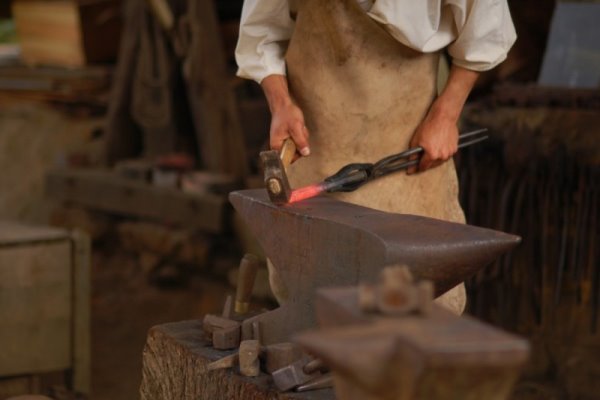 Человек сам кузнец своему счастью_